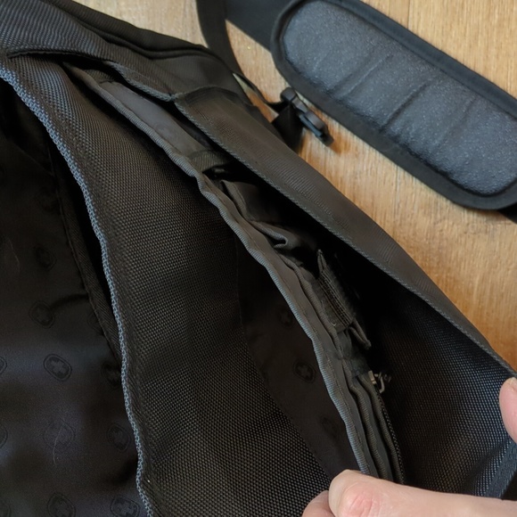 Swiss Gear by Wenger Messenger Bag - Picture 8 of 15